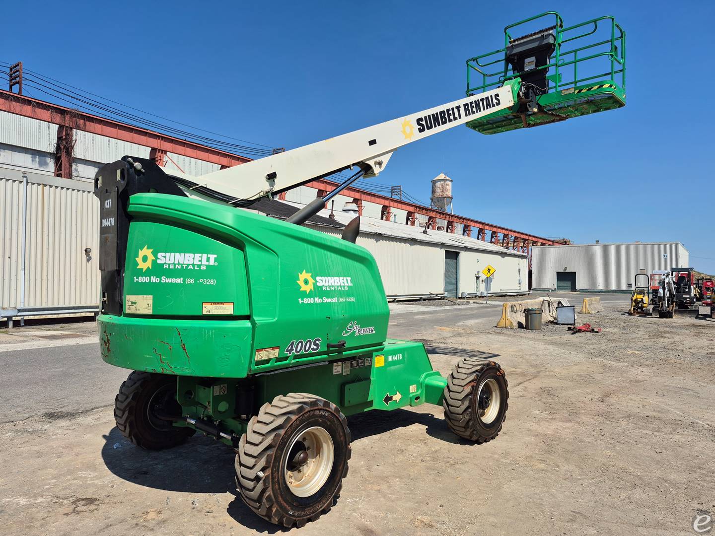 2017 JLG 400S