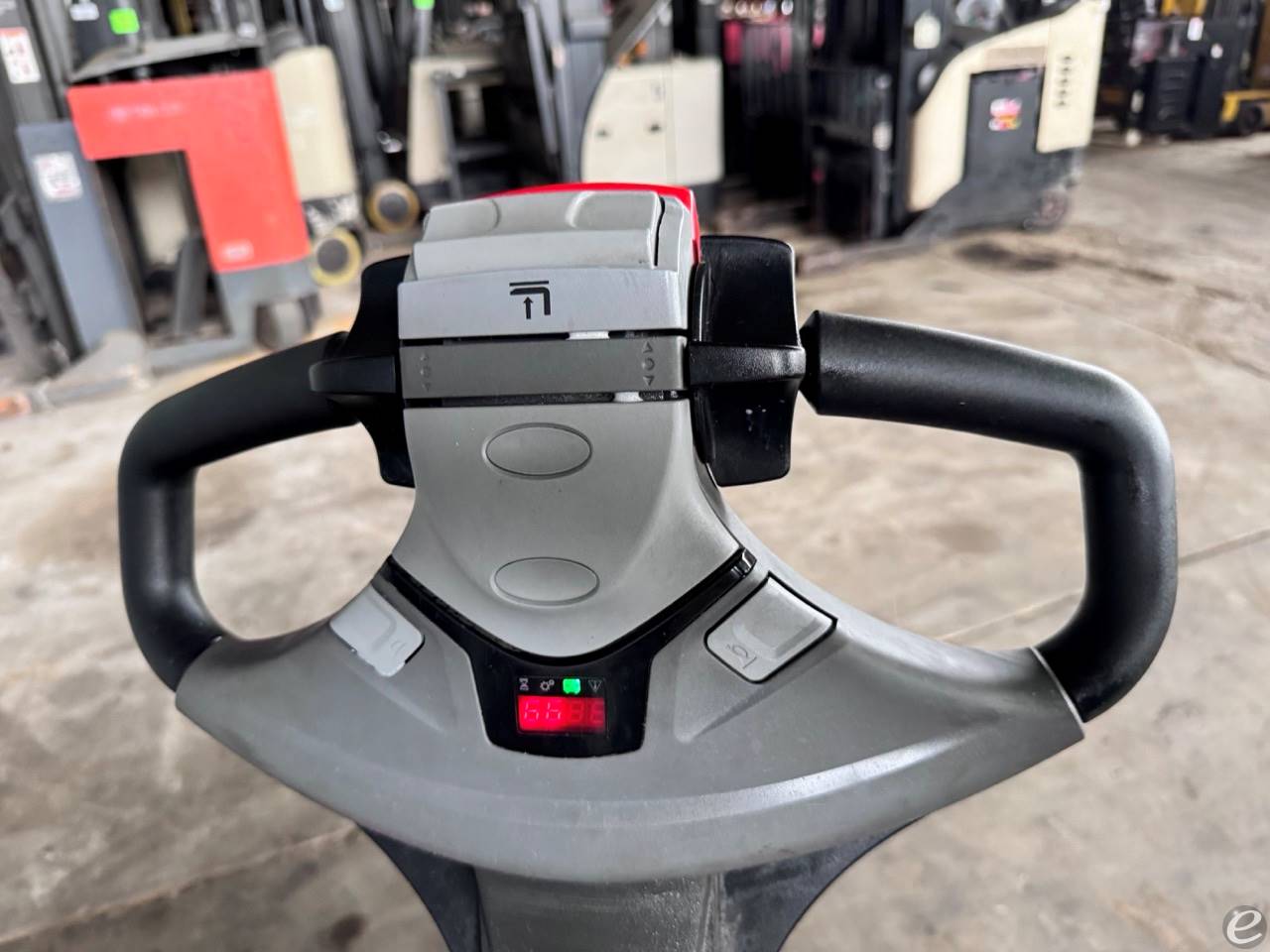 2019 Raymond 6210
