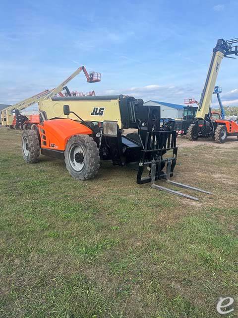 2019 JLG 1055