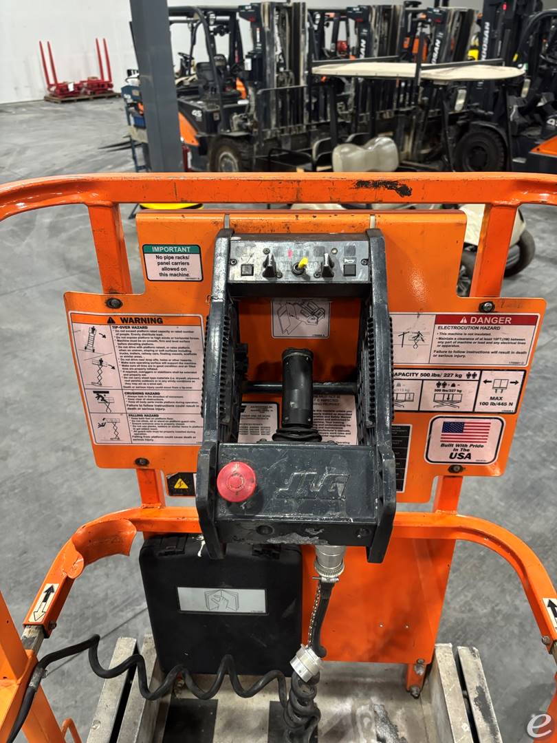 2013 JLG 1930ES