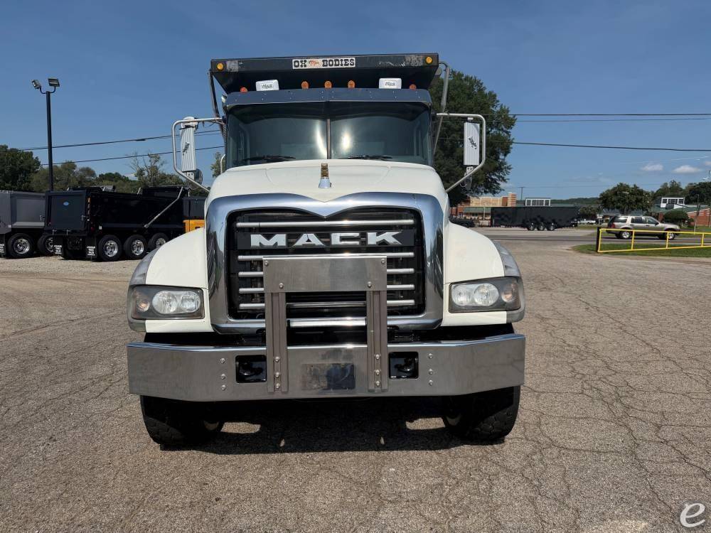 2017 Mack GRANITE GU713