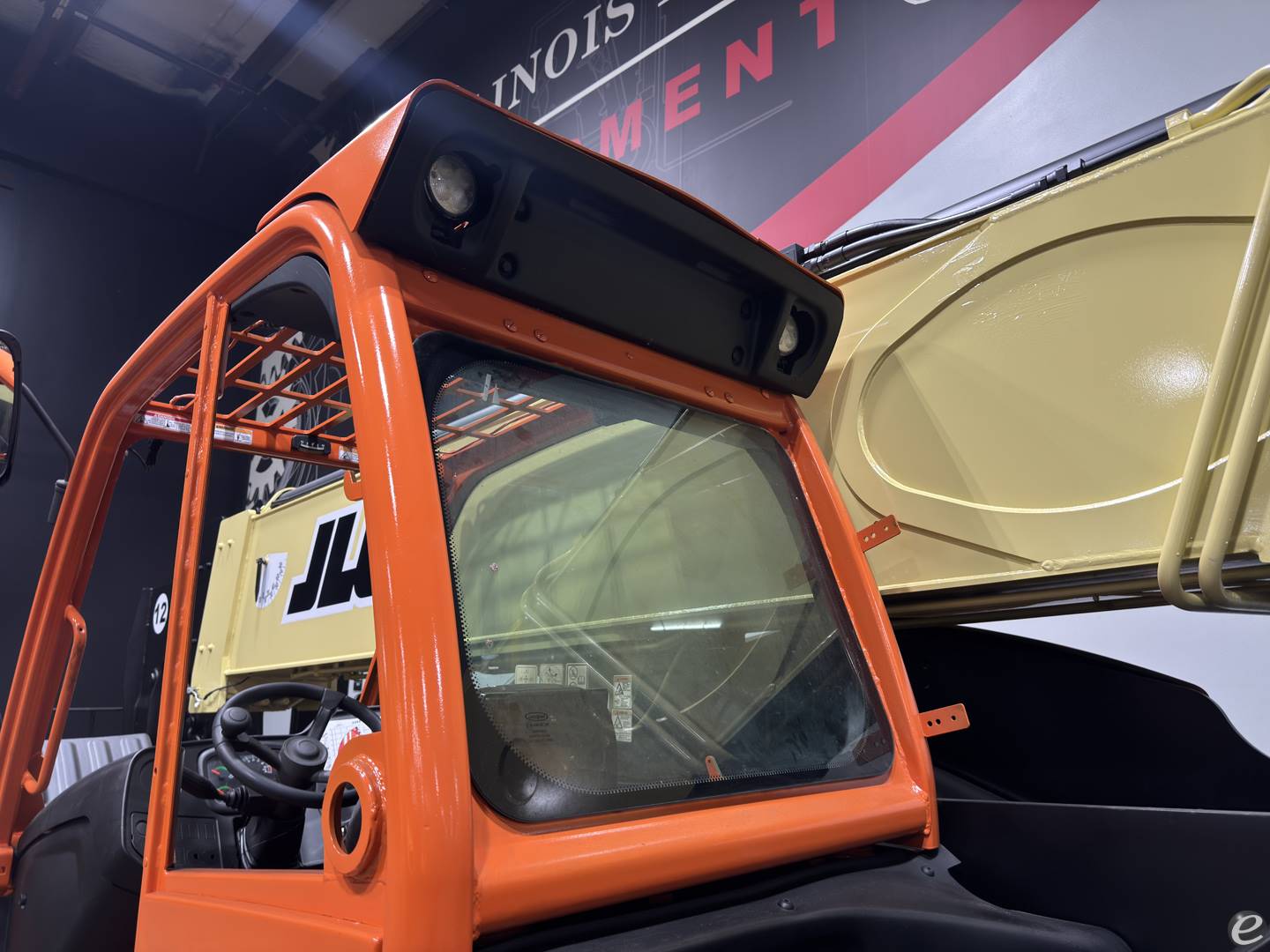 2017 JLG 1255