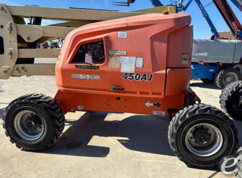 2017 JLG 450AJ