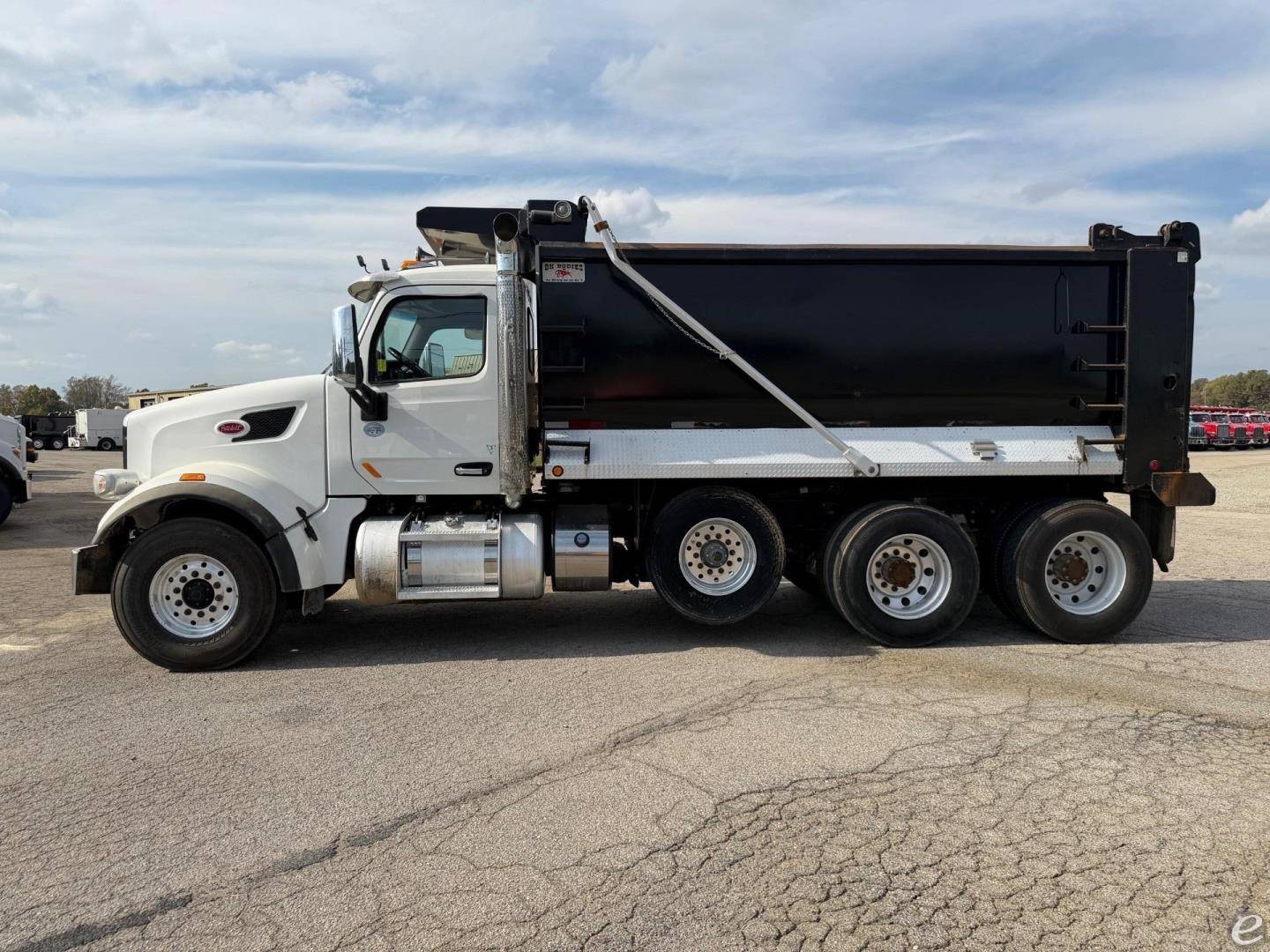 2021 Peterbilt 567