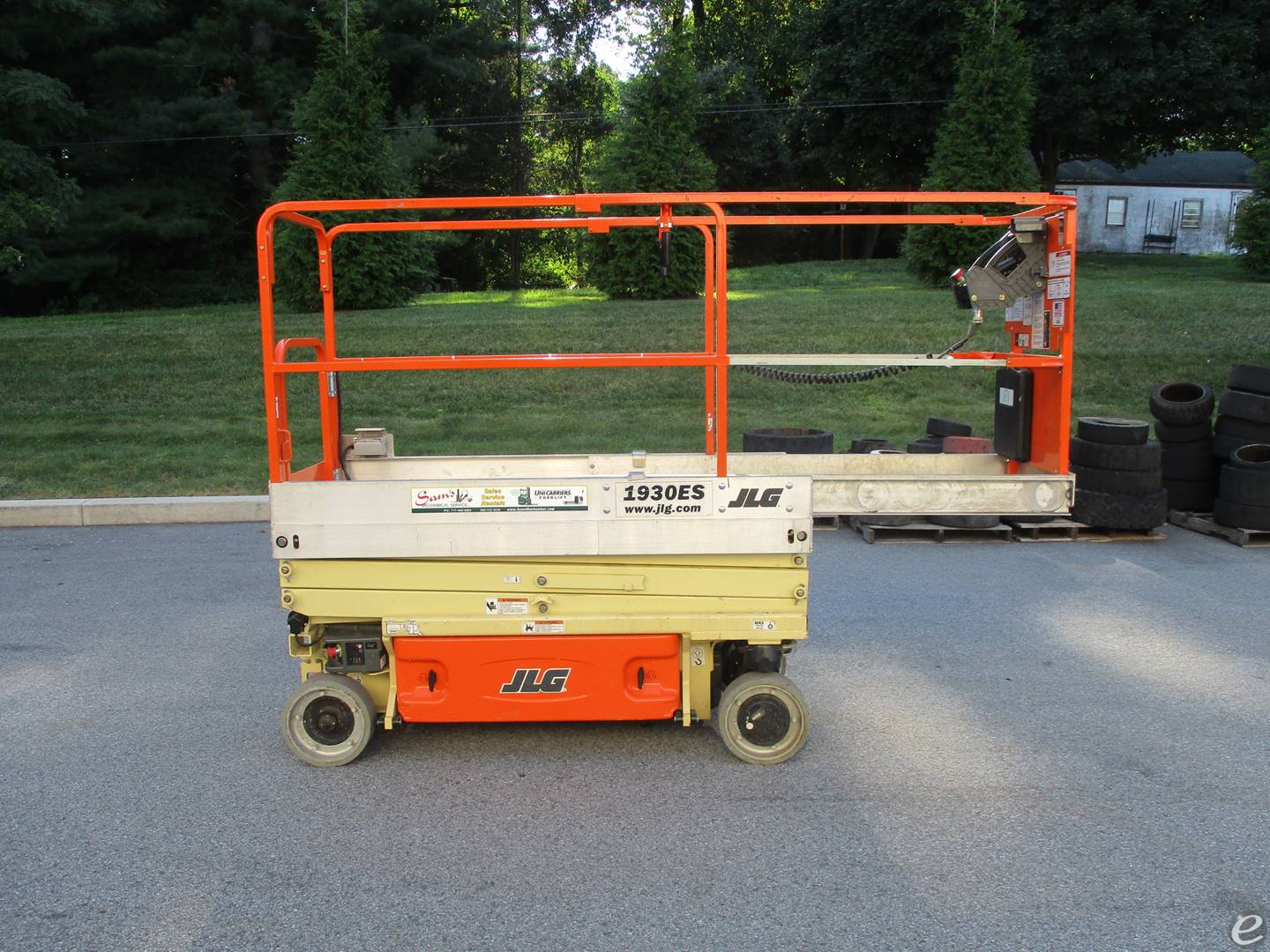 2014 JLG 11930ES