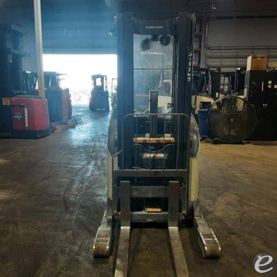 2016 Crown RR5725-45