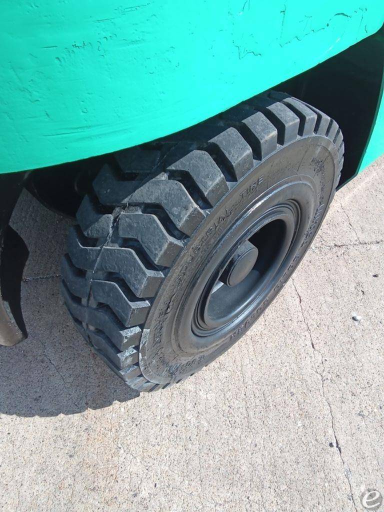 2015 Mitsubishi FG30N