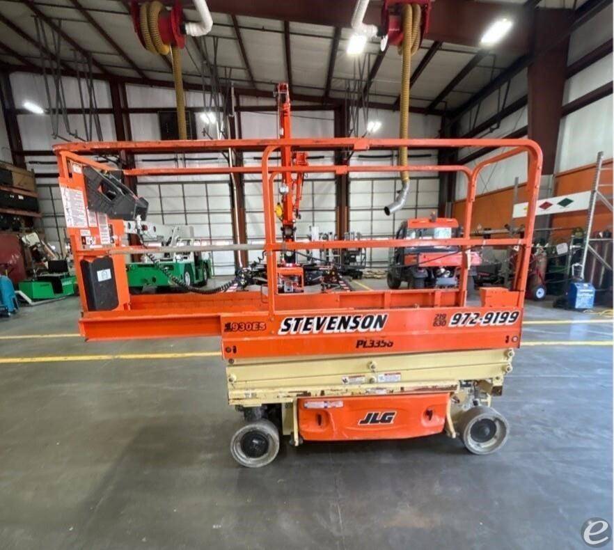 2017 JLG 1930ES
