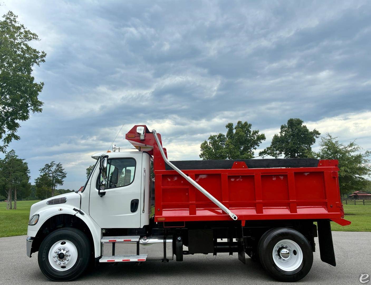 2020 Freightliner BUSINESS CLASS M2 106