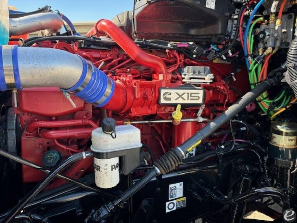 2025 Kenworth T880