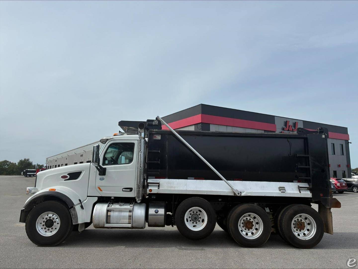 2021 Peterbilt 567