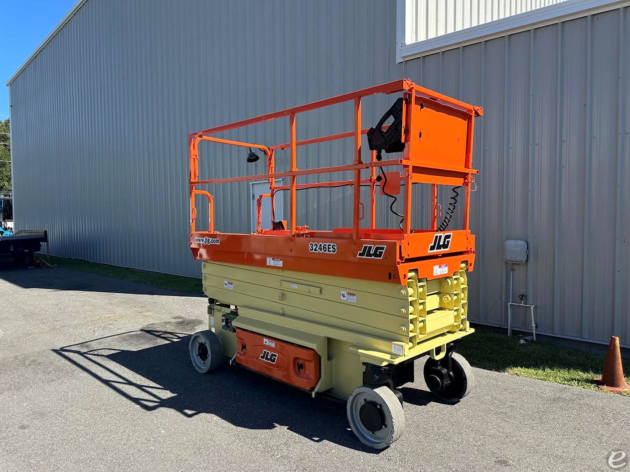 2015 JLG 3246ES