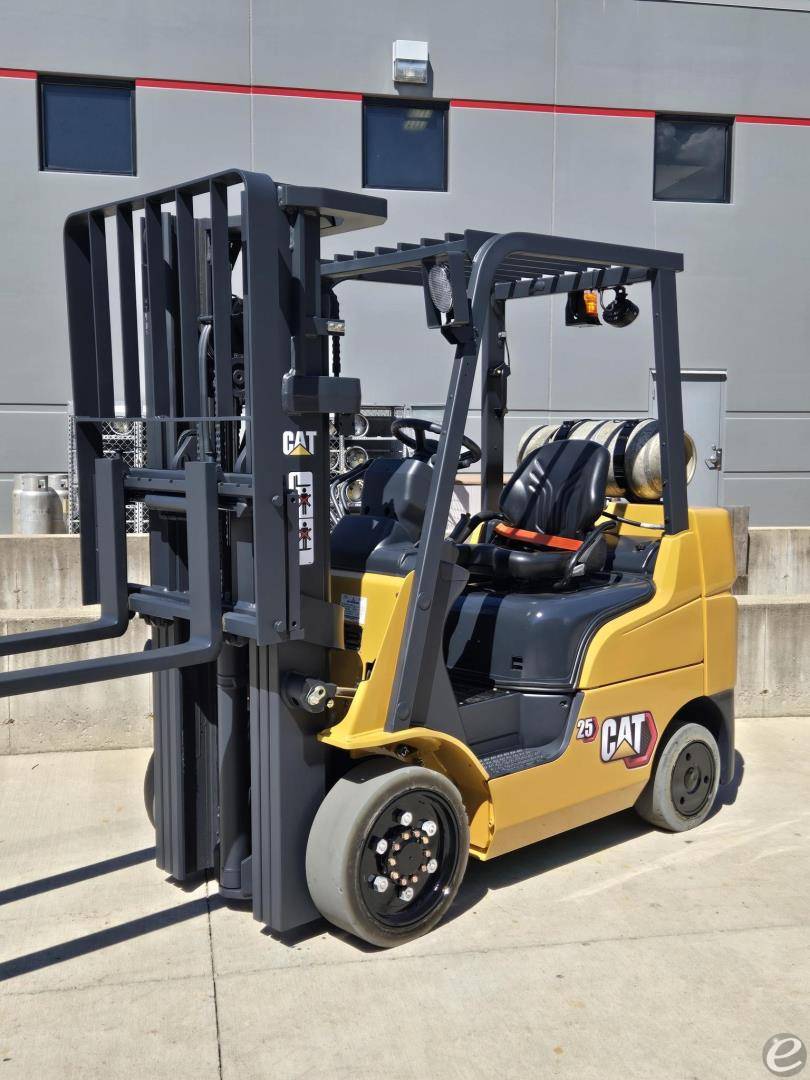 2020 Mitsubishi FGC25N