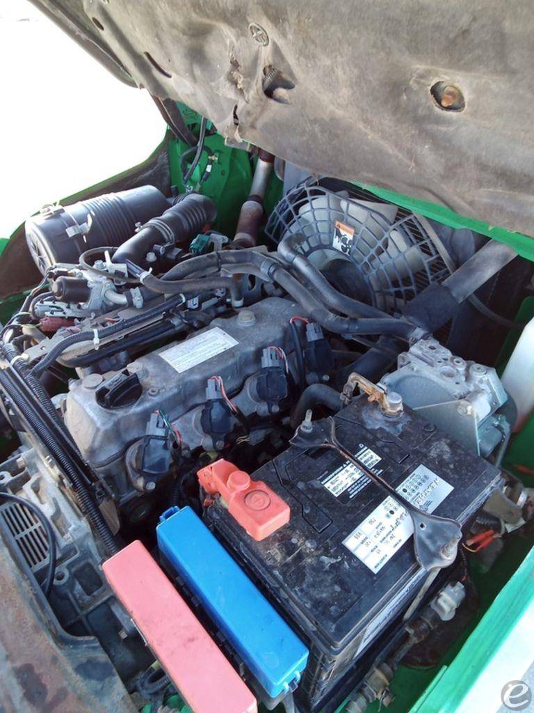 2012 Mitsubishi FG30N