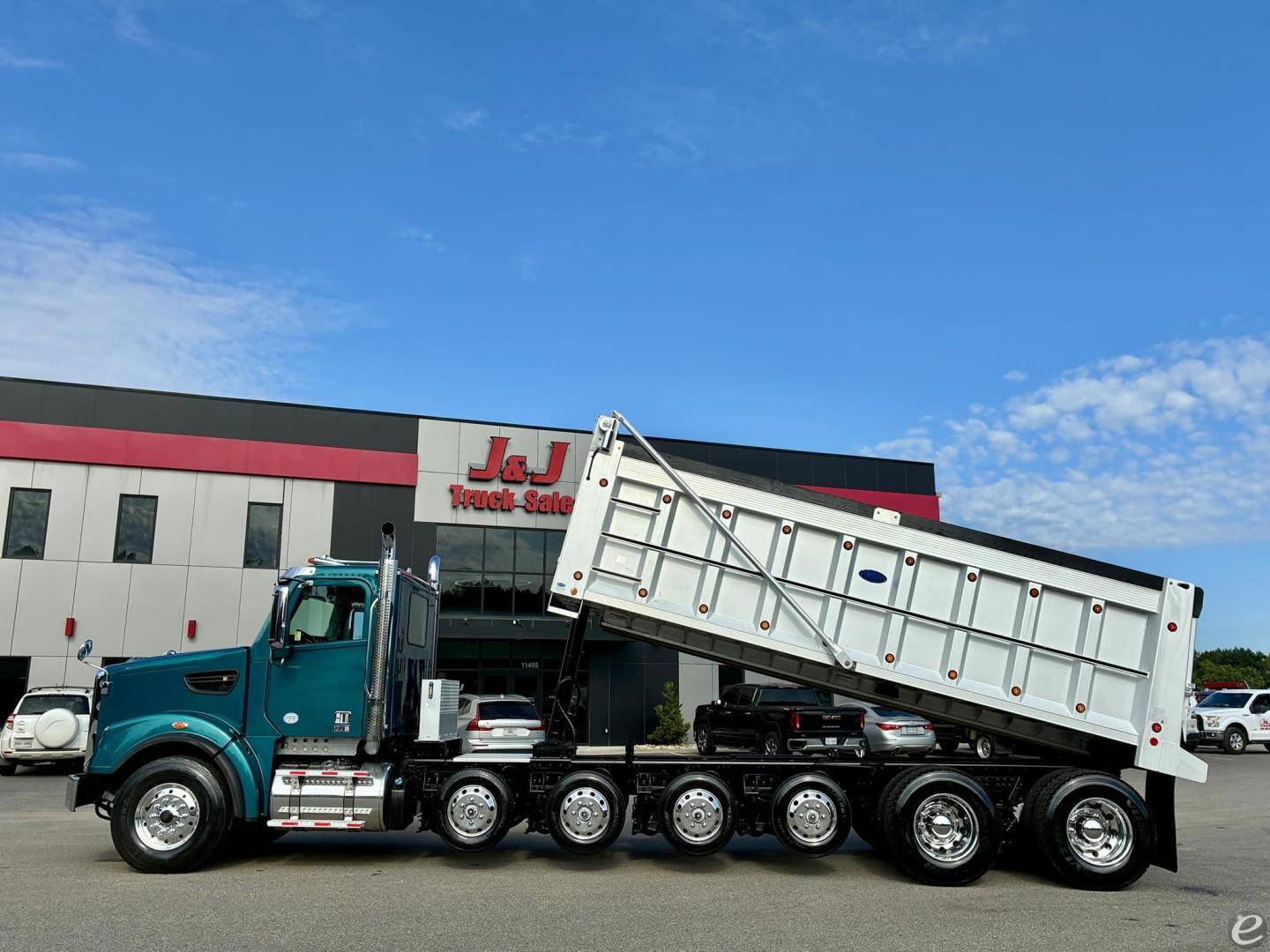 2023 Freightliner 122SD
