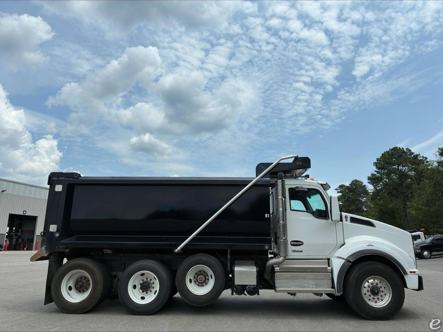 2025 Kenworth T880