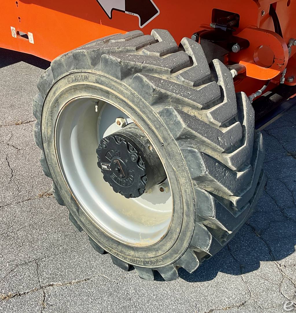 2019 JLG 860SJ