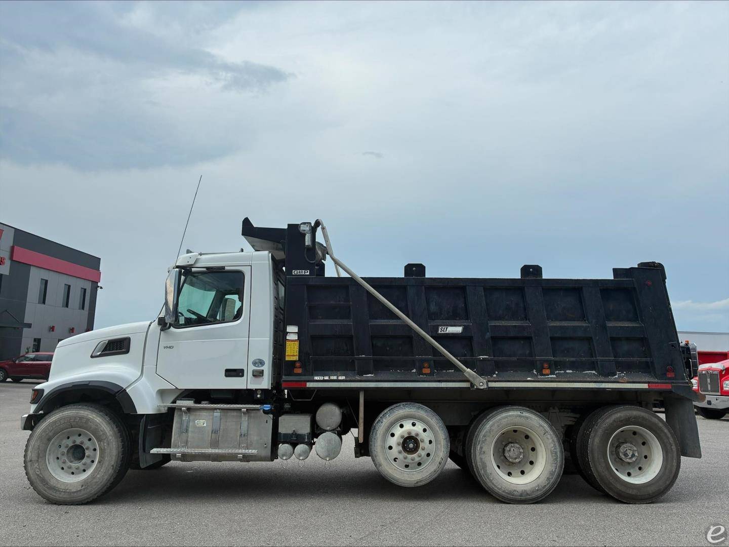 2022 Volvo VHD84F200