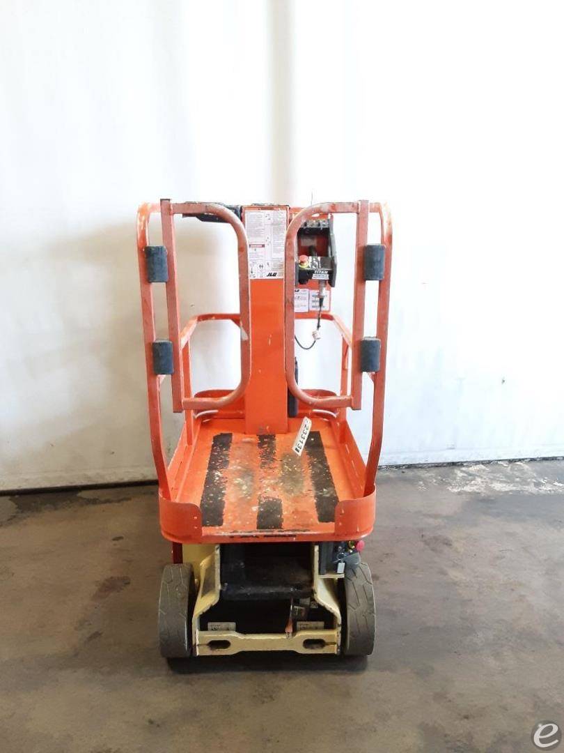 2013 JLG 1230ES