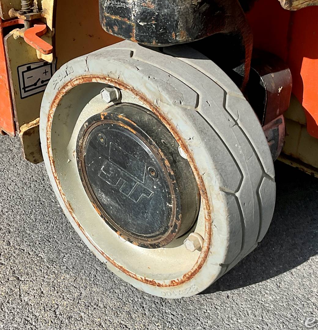 2013 JLG 1230ES