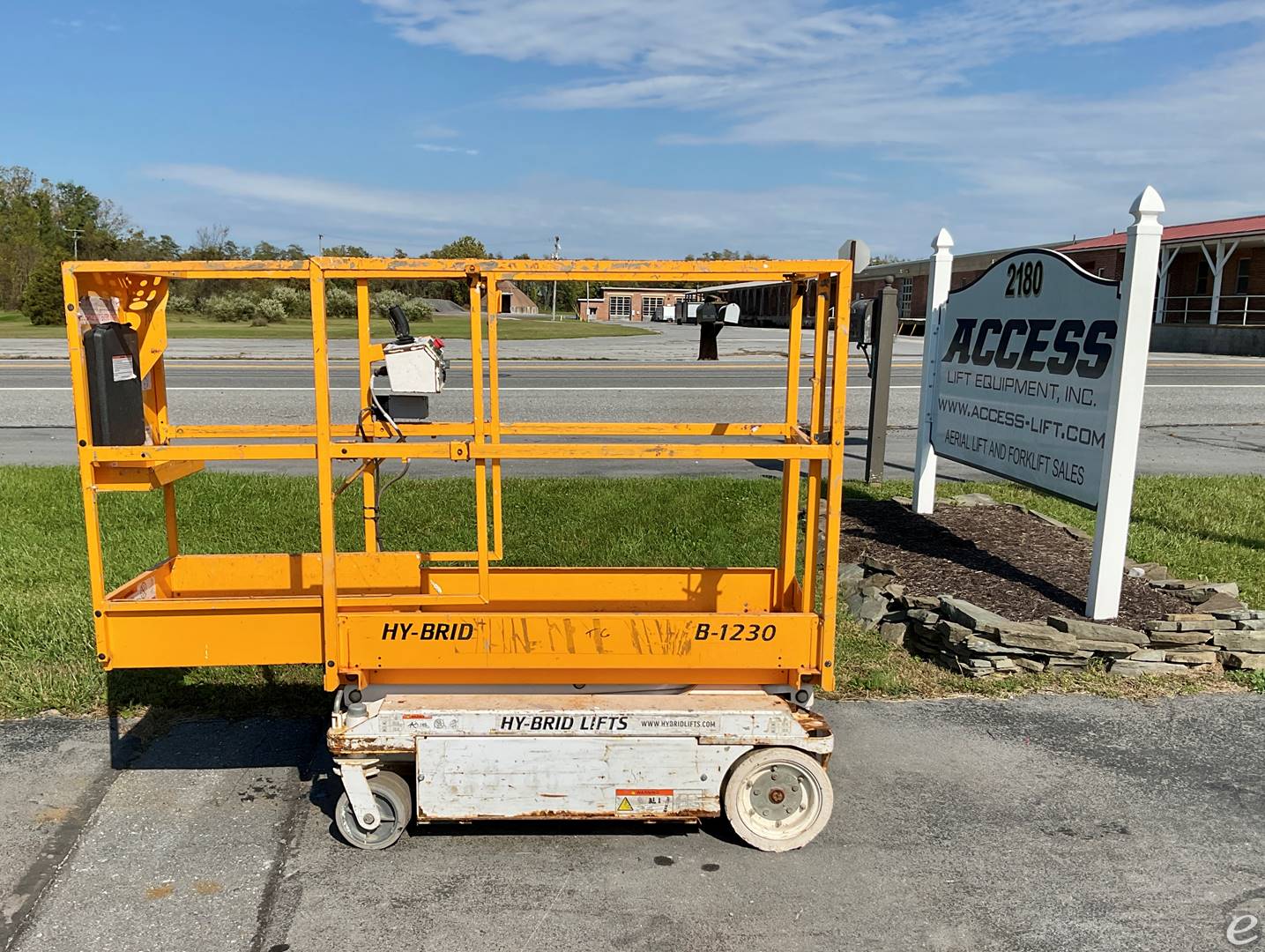 2017 Hy-Brid Lifts HB1230S3