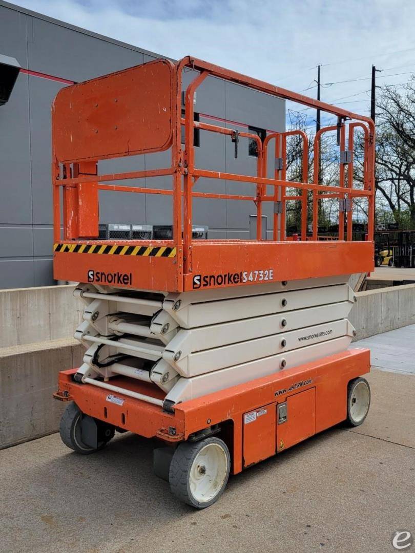 2017 Snorkel S4732E Electric Scissor Lift - 123Forklift