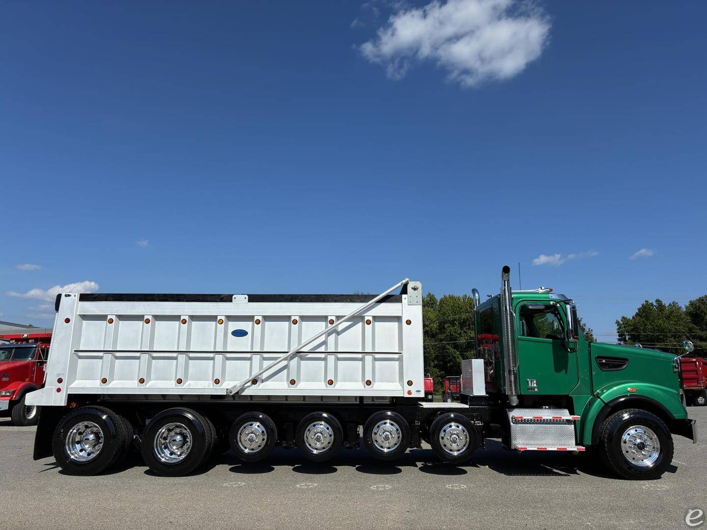 2023 Freightliner 122SD