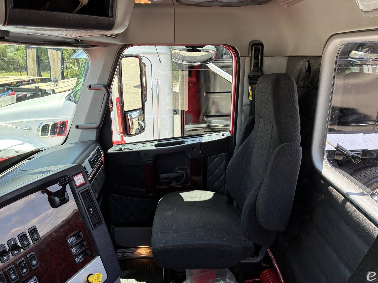 2018 Freightliner CORONADO 122 SD