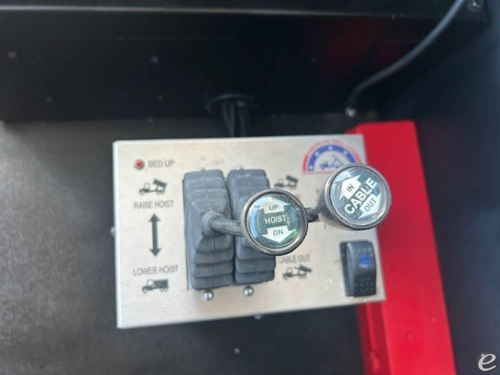 2025 Kenworth T880