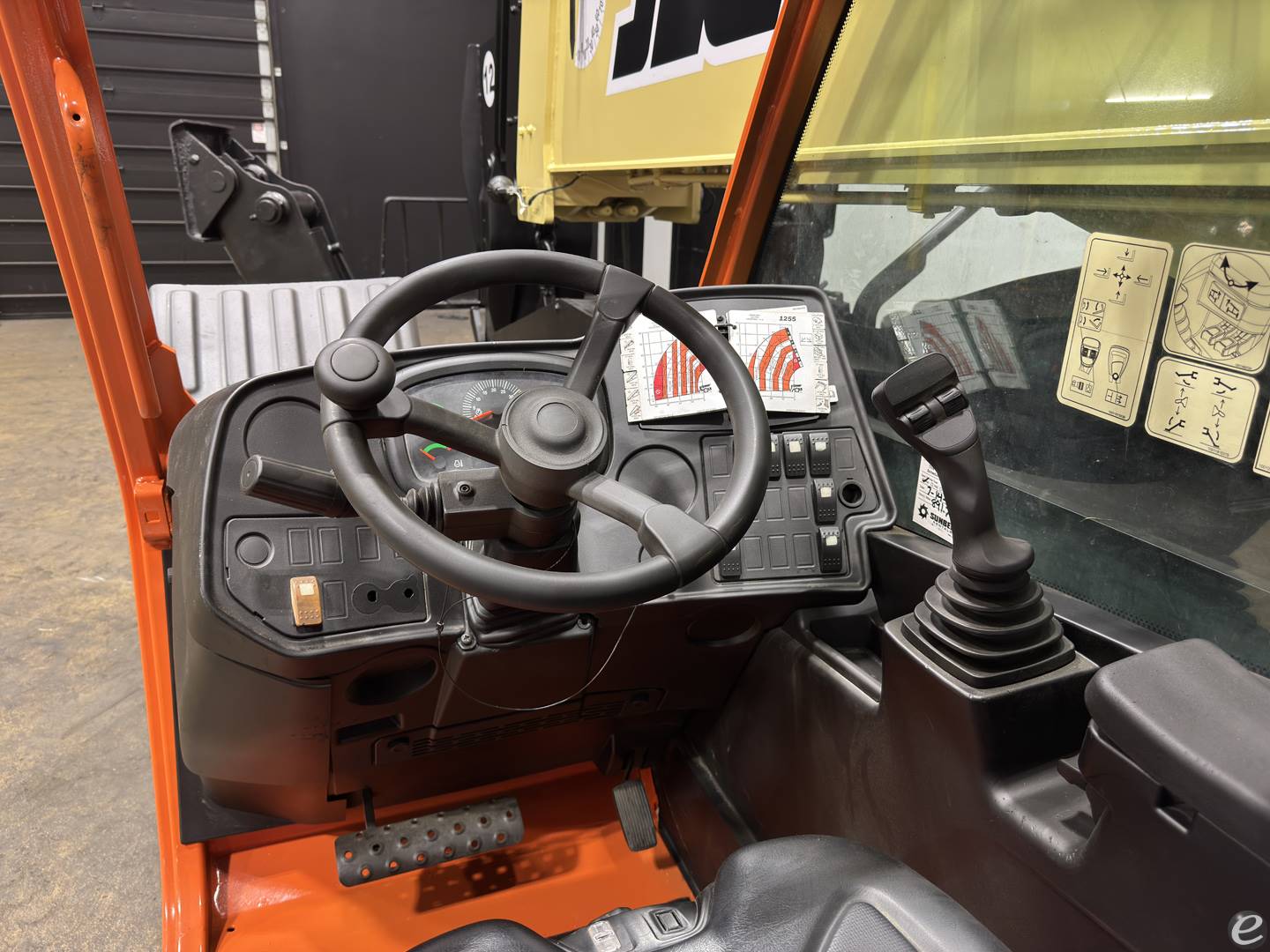 2017 JLG 1255