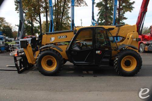 2022 Cat TL642