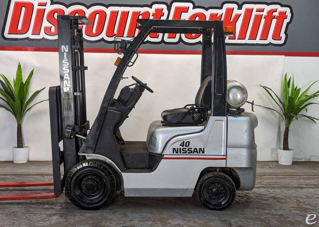 2010 Nissan                                             MP1F1A20LV LP Gas Forklift - 123Forklift