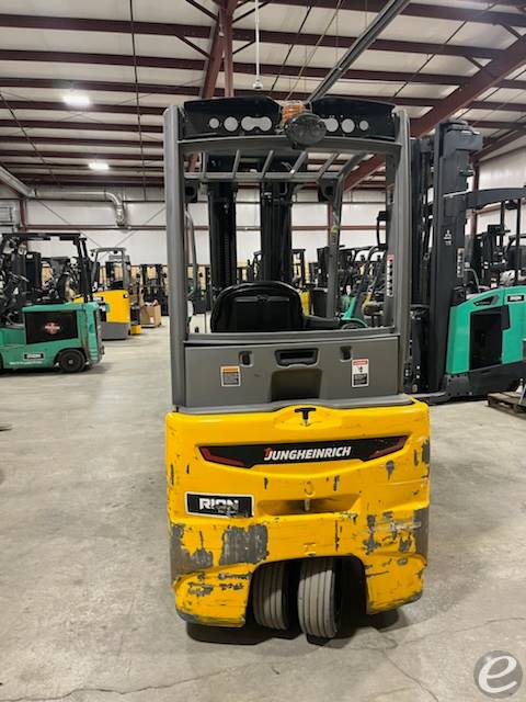 2025 Cat EFG220