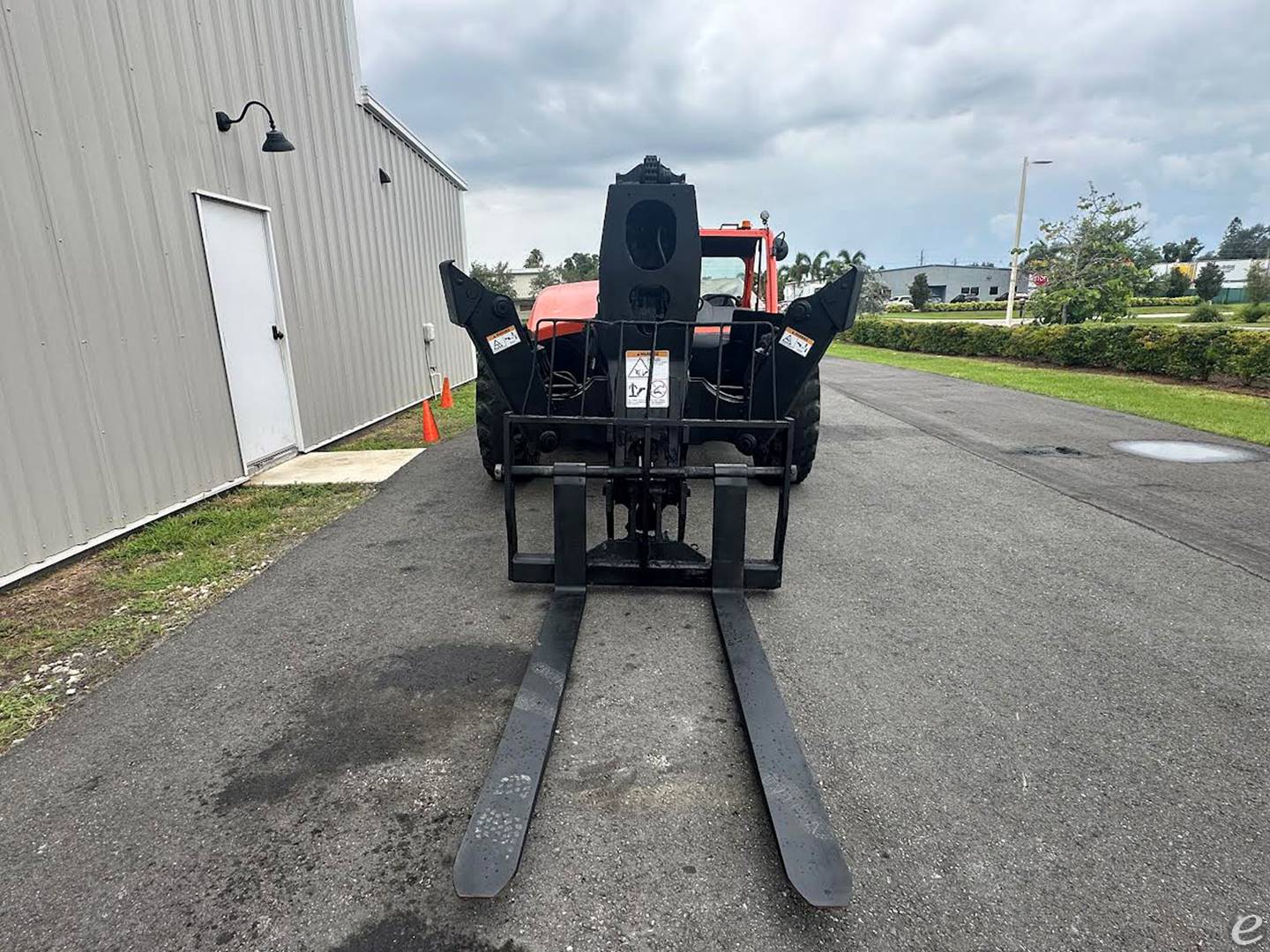 2016 JLG 1255