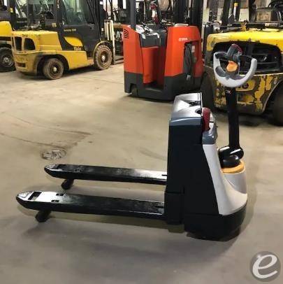 2022 Crown WP3045-45