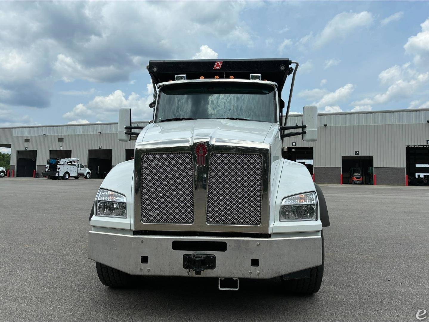 2025 Kenworth T880