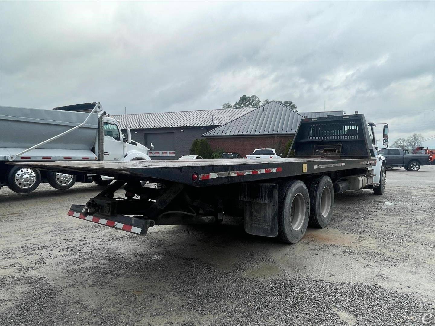 2006 Freightliner BUSINESS CLASS M2 106