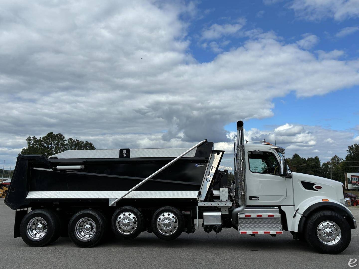 2025 Peterbilt 567