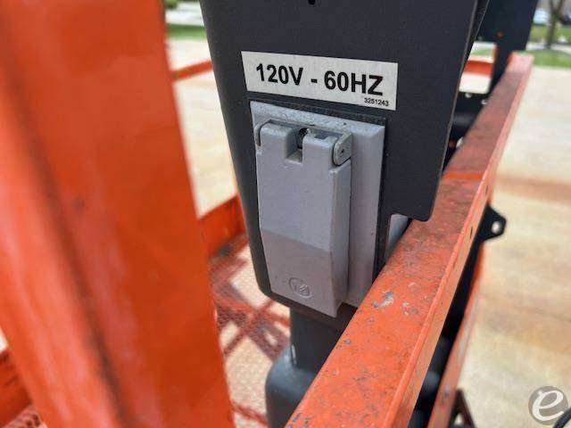 2014 JLG E300AJP