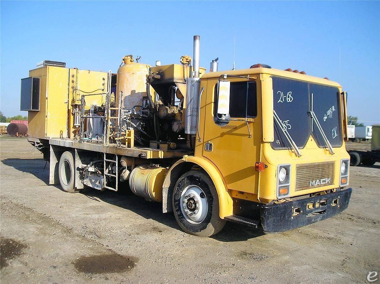 1986 Mack MC685