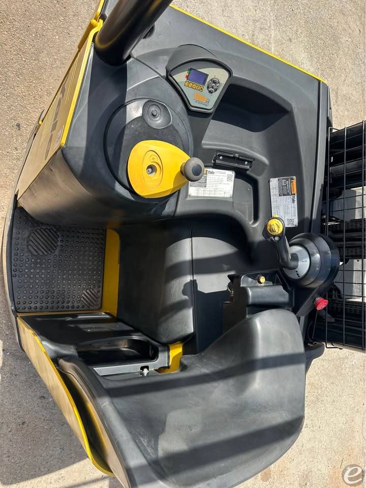 2019 Yale NR045EB