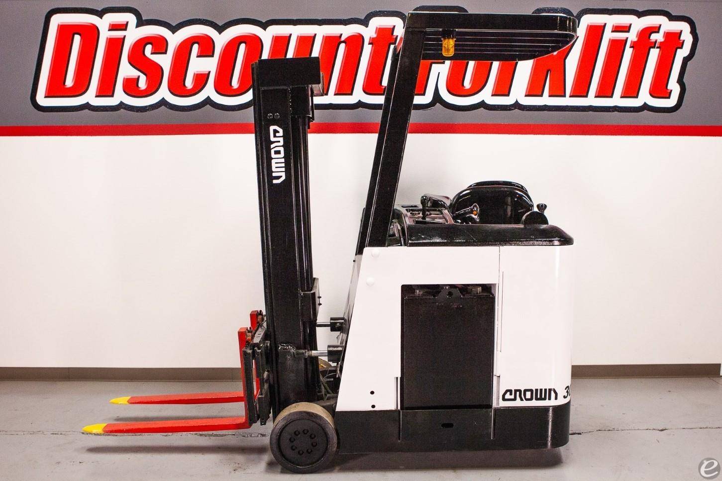 1990 Crown 30RCTT-S Electric Forklift - 123Forklift