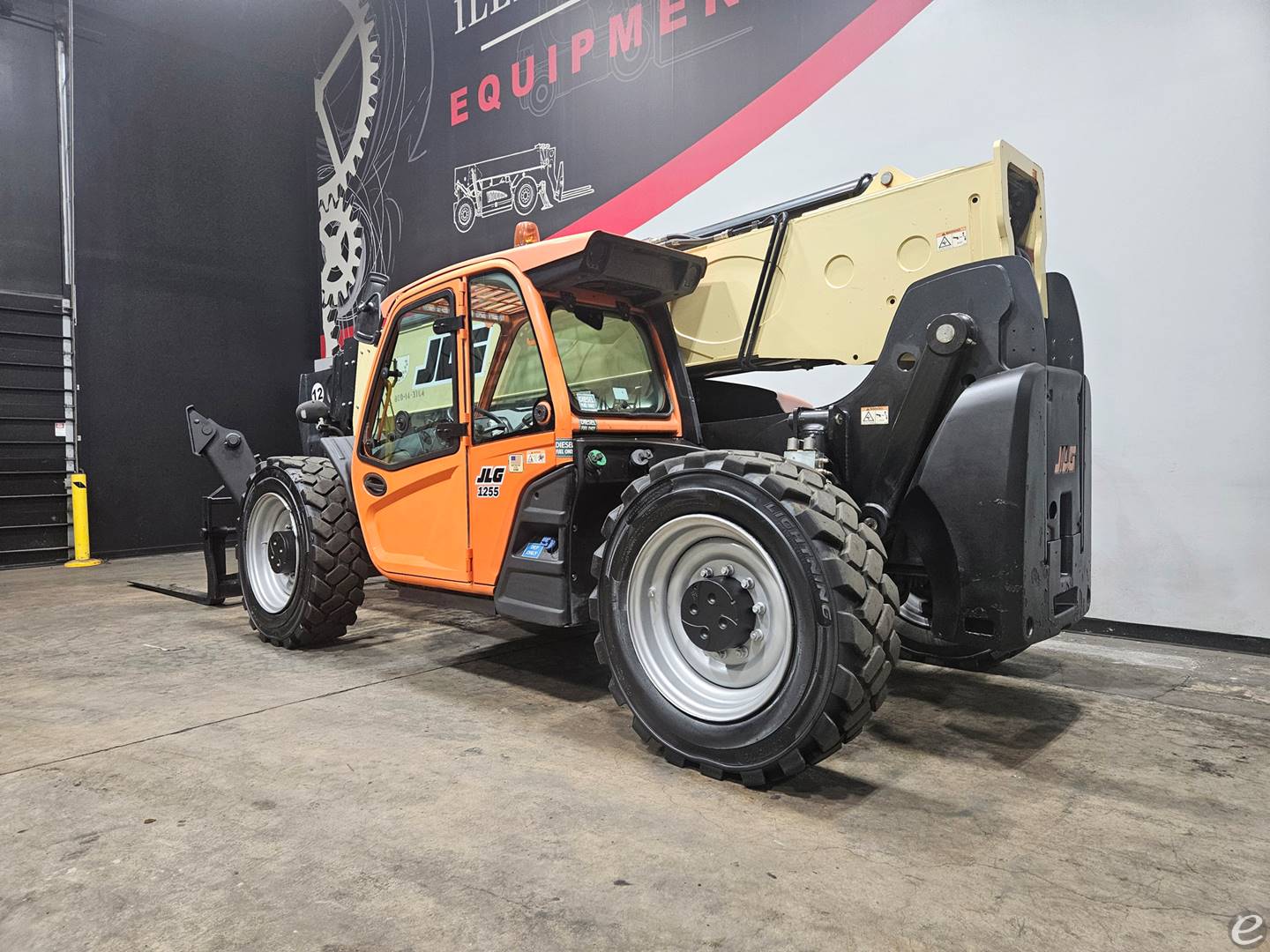 2017 JLG 1255