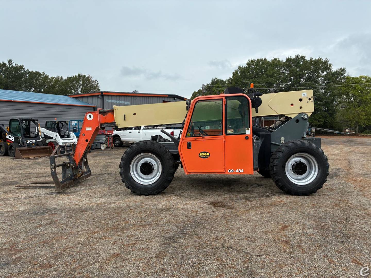 2011 JLG G9-43A