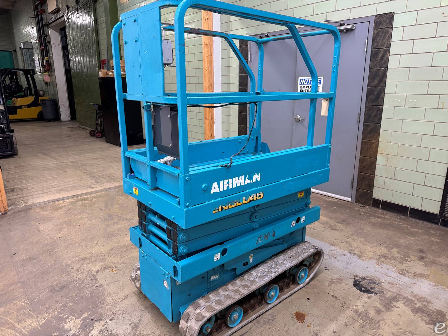 2010 Used AIRMAN ENCL045