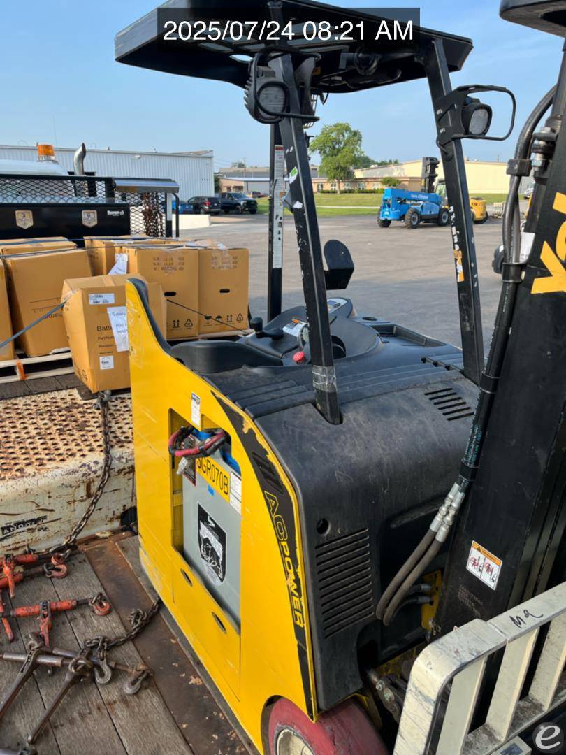 2017 Yale ESC040AD