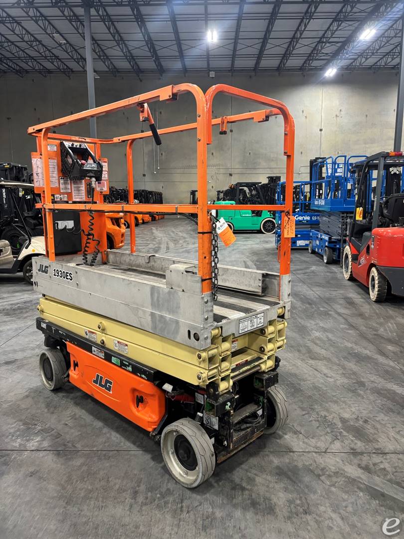 2013 JLG 1930ES
