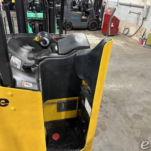 2019 Yale ESC40AD