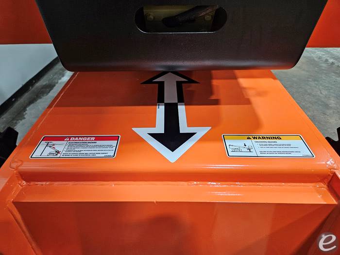 2012 JLG 800A