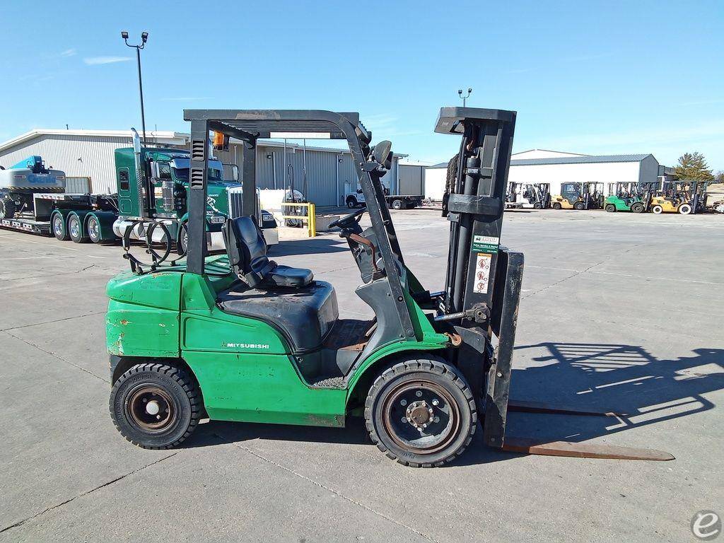2012 Mitsubishi FG30N